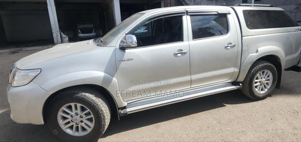 Toyota Hilux 2012 Gold