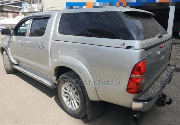 Toyota Hilux 2012 Gold