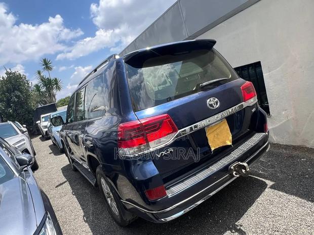 Toyota Land Cruiser 2017 Blue