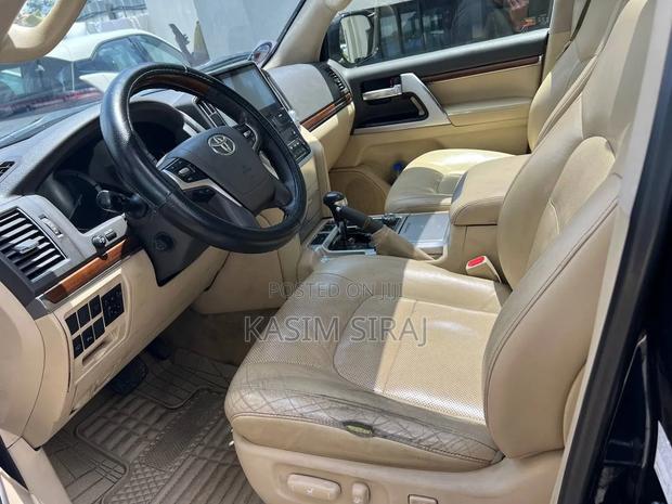 Toyota Land Cruiser 2017 Blue