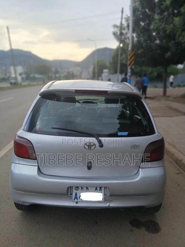 Toyota Vitz 2001 Silver