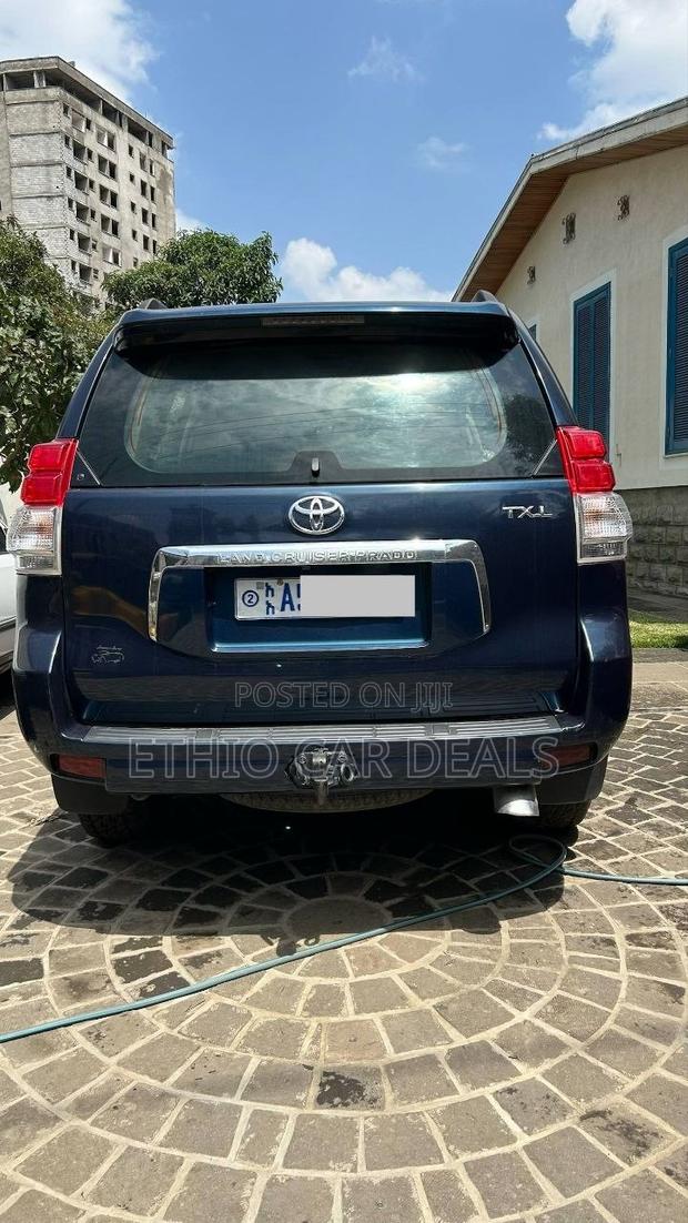 Toyota Land Cruiser 2010 Black