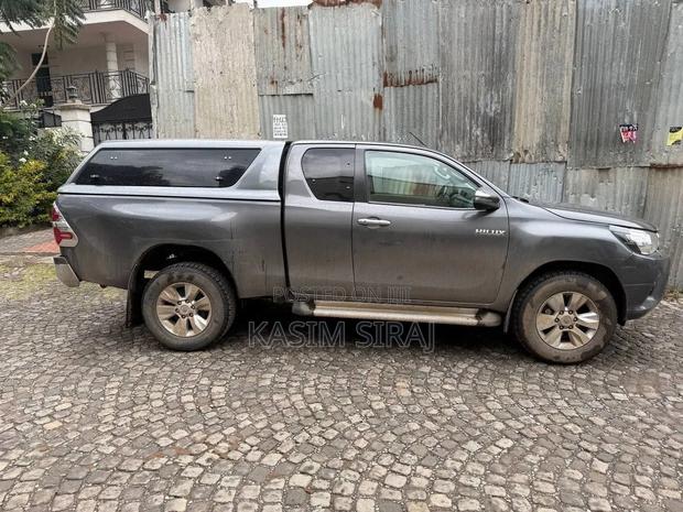 Toyota Hilux 2019 Gray