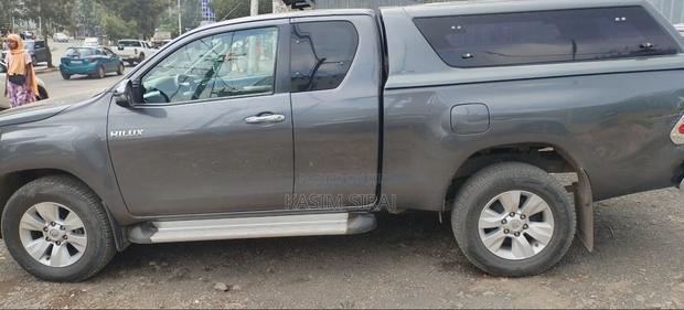 Toyota Hilux 2019 Gray