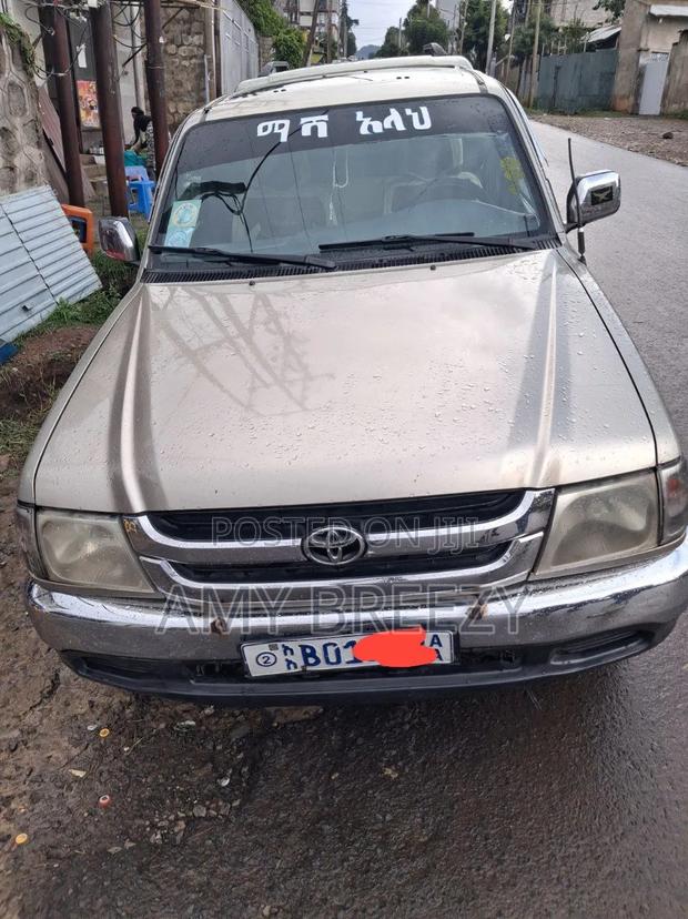 Toyota Hilux 2002 Silver