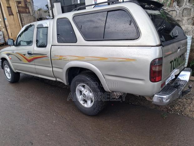Toyota Hilux 2002 Silver