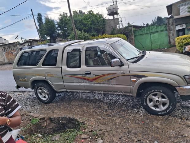 Toyota Hilux 2002 Silver