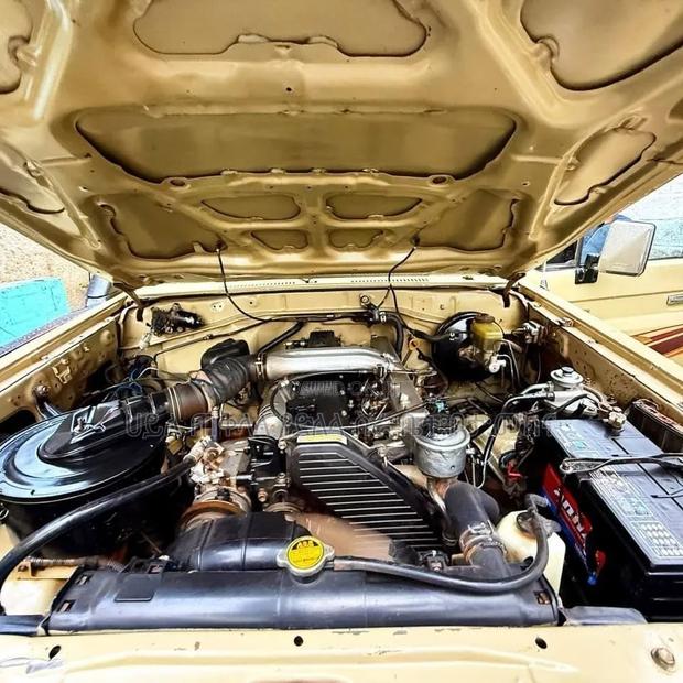 Toyota Land Cruiser 2012 Gold
