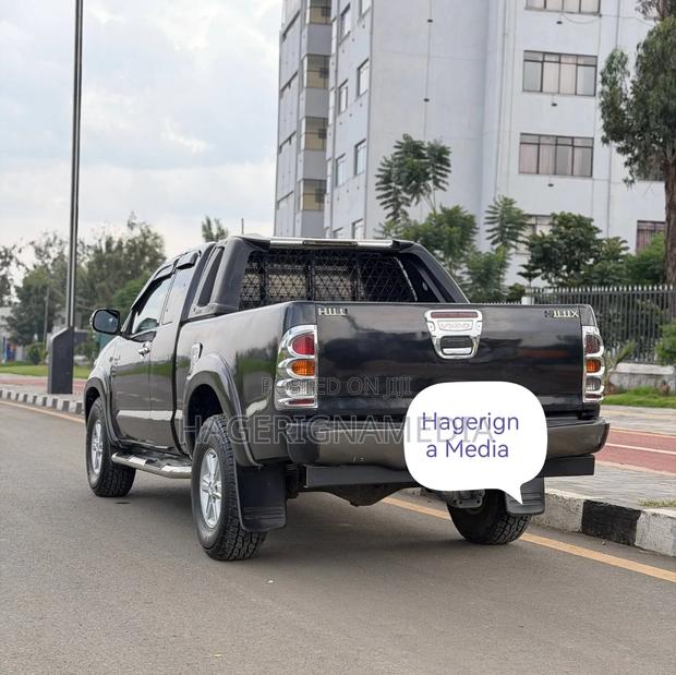 Toyota Hilux 2008 Black