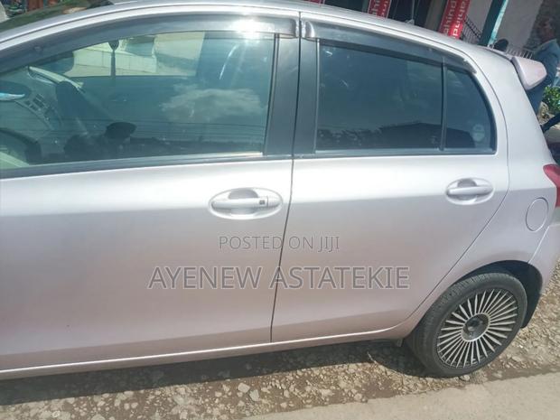 Toyota Yaris 2010 Silver