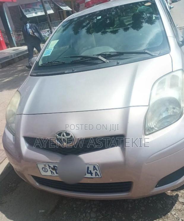 Toyota Yaris 2010 Silver