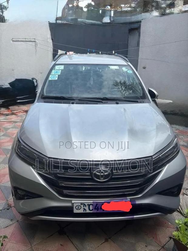 Toyota Rush 2023 Silver