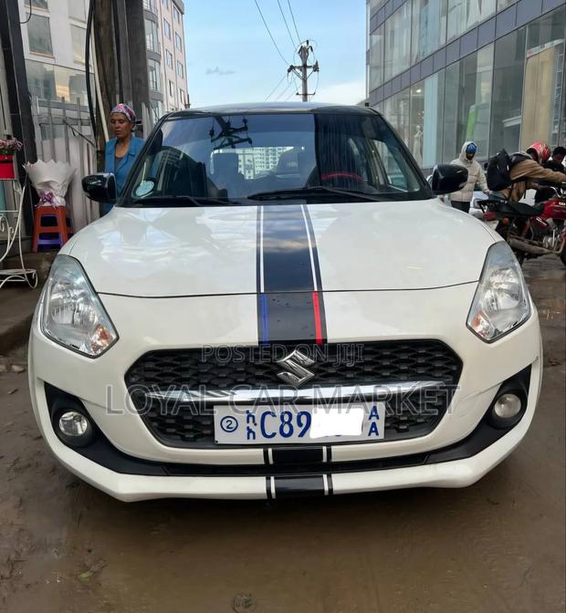 Suzuki Swift 2022 White
