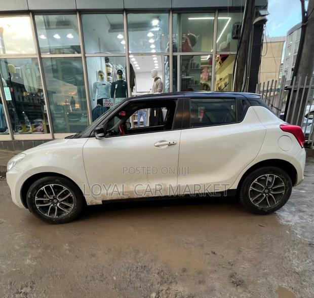 Suzuki Swift 2022 White