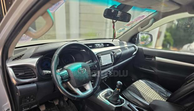 Toyota Hilux 2017 Silver