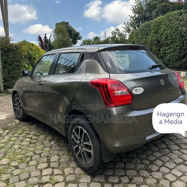 Suzuki Swift 2022 Gray