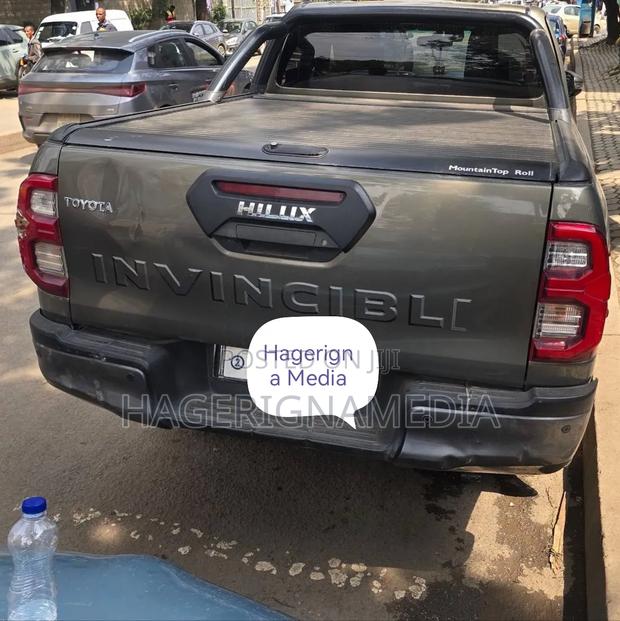 Toyota Hilux 2020 Gray