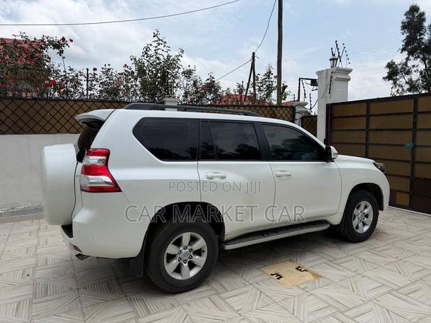 Toyota Land Cruiser Prado 2017 White