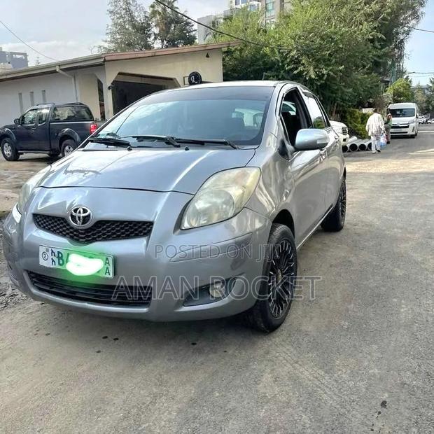 Toyota Yaris 2010 Gray
