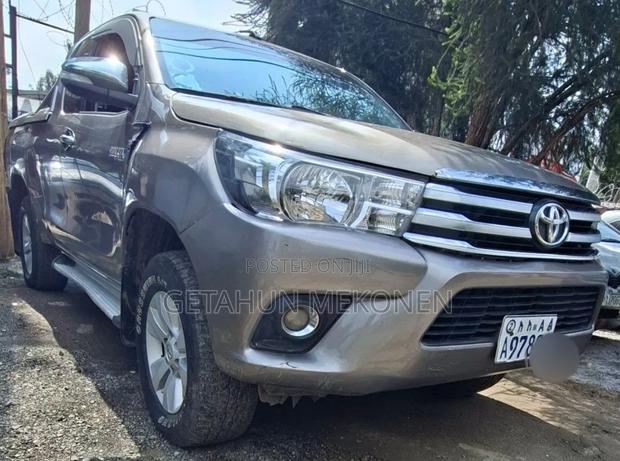 Toyota Hilux 2017 Gold