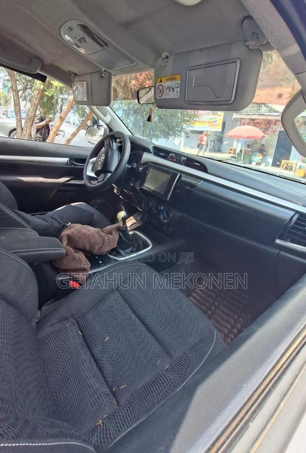 Toyota Hilux 2017 Gold