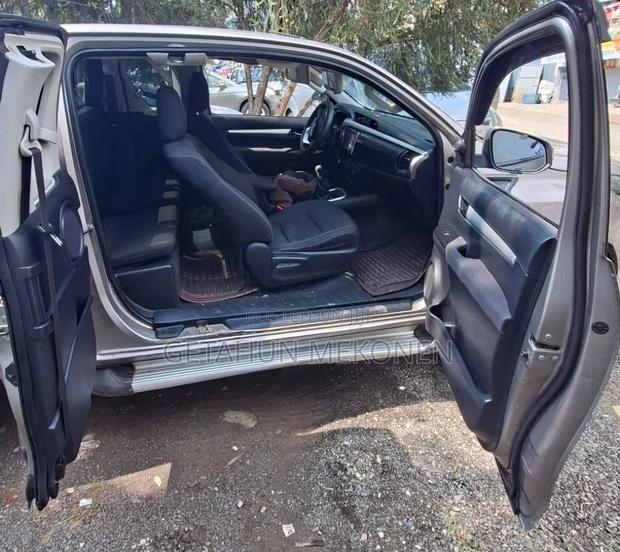 Toyota Hilux 2017 Gold