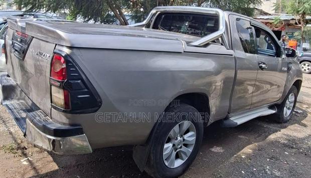 Toyota Hilux 2017 Gold