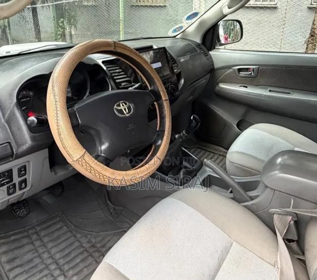 Toyota Land Cruiser 2005 Blue