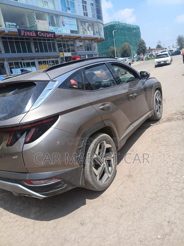 Hyundai Tucson SE 2023 Brown