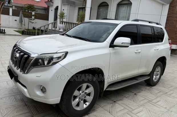 Toyota Land Cruiser Prado 2017 White