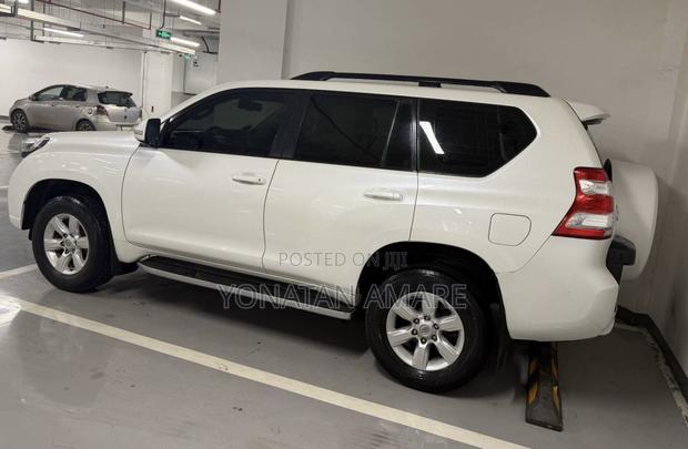 Toyota Land Cruiser Prado 2017 White