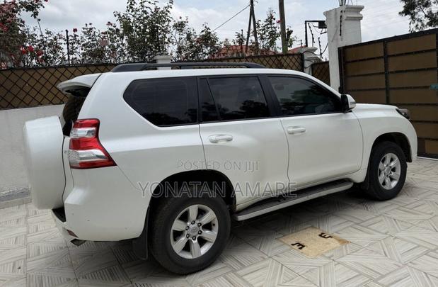 Toyota Land Cruiser Prado 2017 White