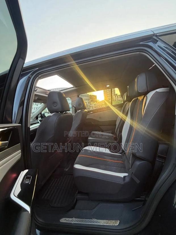 Volkswagen ID.6 2023 Blue