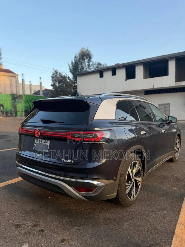 Volkswagen ID.6 2023 Blue