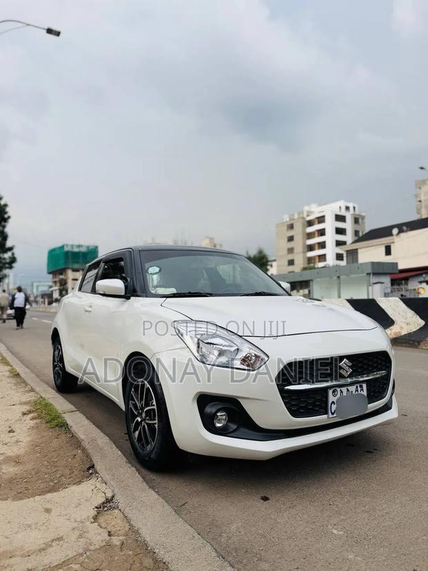 Suzuki Swift 2022 White
