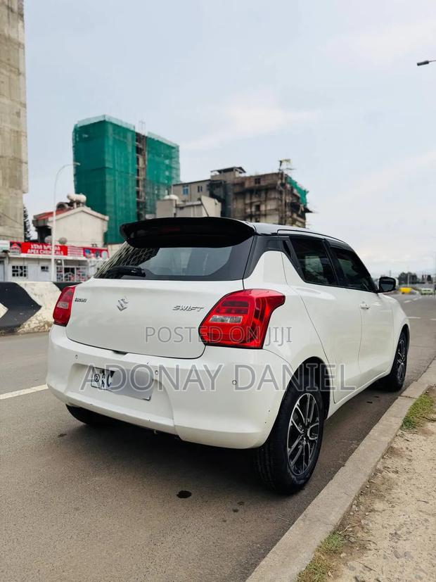 Suzuki Swift 2022 White