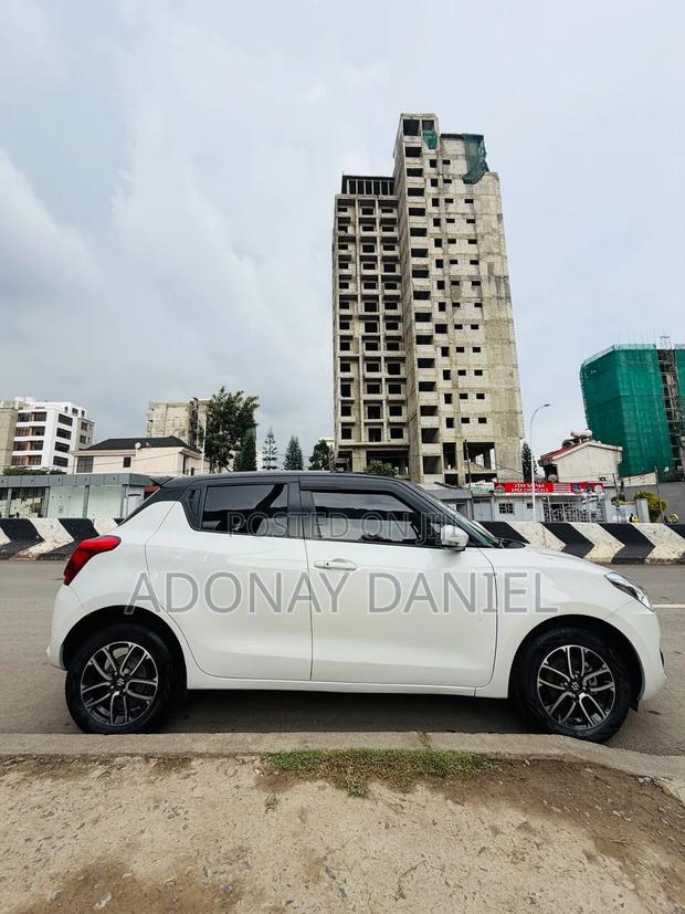 Suzuki Swift 2022 White