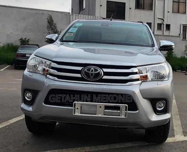 Toyota Hilux 2020 Silver