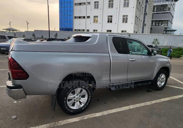 Toyota Hilux 2020 Silver