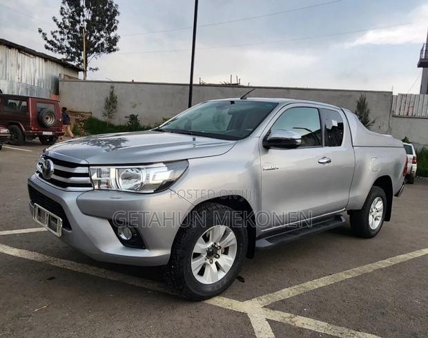 Toyota Hilux 2020 Silver