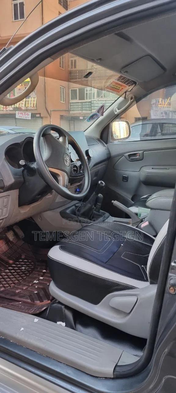 Toyota Hilux 2014 Gold