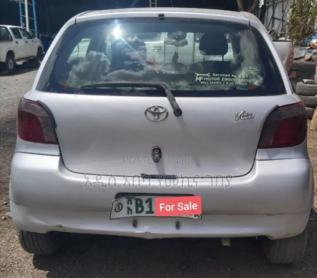Toyota Vitz 2001 Silver