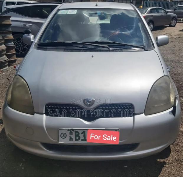 Toyota Vitz 2001 Silver