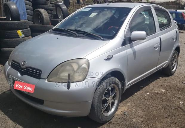 Toyota Vitz 2001 Silver