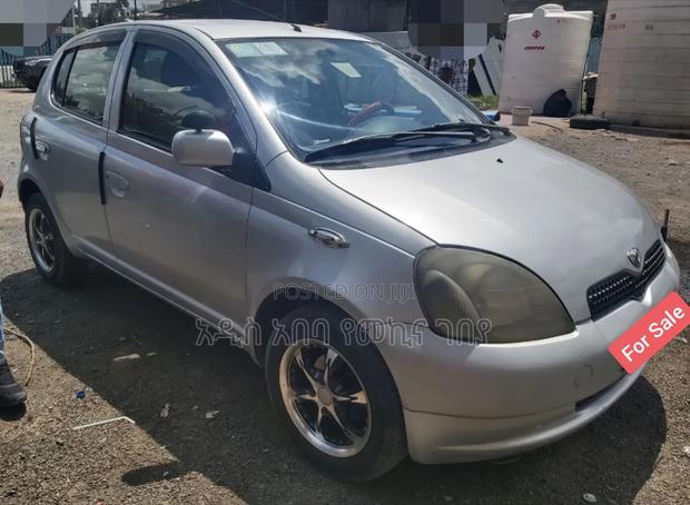 Toyota Vitz 2001 Silver