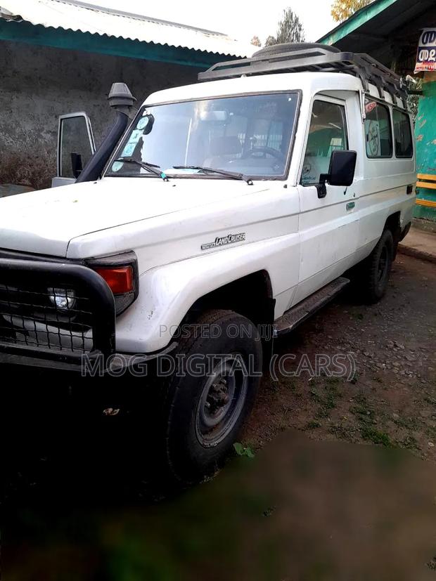 Toyota Land Cruiser 2004 White