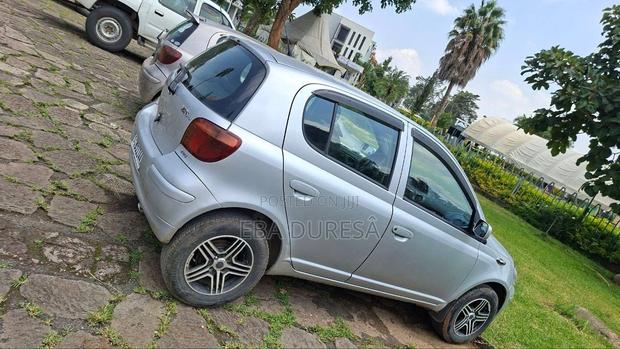 Toyota Vitz 1.0 FWD 3dr 2005 Gray