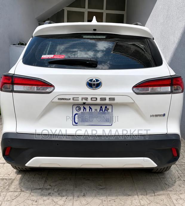 Toyota Corolla Cross Hybrid 2023 White