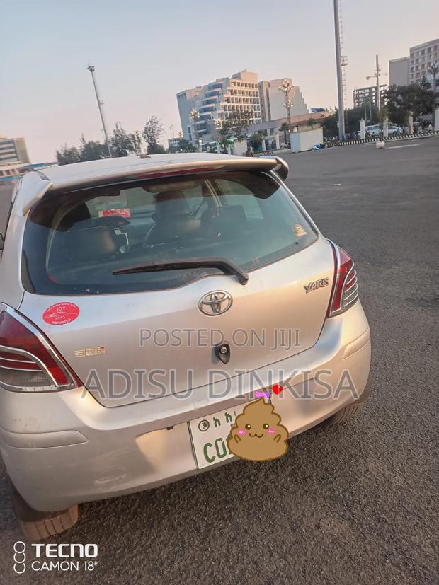 Toyota Yaris 2010 Silver