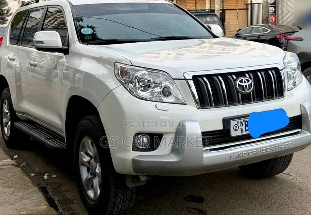Toyota Land Cruiser Prado 2011 Ivory